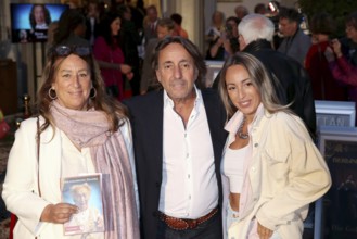 Dieter Landuris with his woman Natascha Landuris (l) and daughter Isabella Luna Landuris (r) -