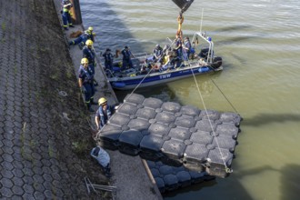 Construction of a floating platform with the jet-float system, this can be used as a work platform,