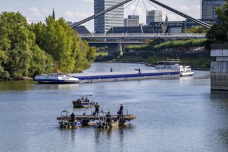 Exercise run of a multi-purpose pontoon on the Rhine, Medienhafen, of the Water Hazards Section, in