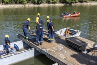 Construction of a multi-purpose pontoon, the specialist group for water hazards, in Düsseldorf, the