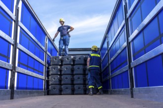 Construction of a floating platform with the jet-float system, this can be used as a work platform,