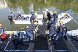 Construction of a multi-purpose pontoon, the specialist group for water hazards, in Düsseldorf, the