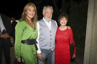 Caroline Beil, Dieter Hallervorden and Simone Rethel at the premiere of the play 'Der eingebildet