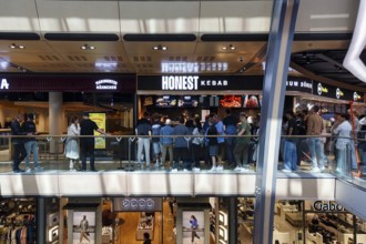 Honest Kebab snack bar, premium kebab, kebab shop, cult, queue, passers-by, Food Sky, shopping