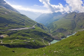 View to the left Großglockner-Hochalpenstraße access road access road to Franz-Josefs-Höhe in the