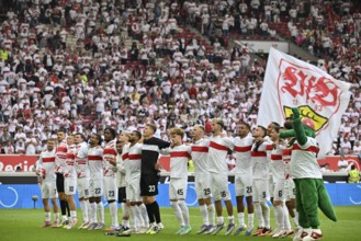 Final cheer, VfB Stuttgart players celebrate in the fan curve with their fans, flag, banner, crest,