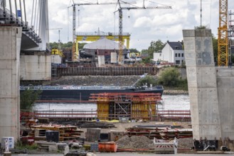New construction of the second motorway bridge Neuenkamp of the A40, over the Rhine near Duisburg,