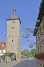 Historic Lower Tor, nose sign of the Gasthaus zum Storchen, town gate, town tower, Volkach, Lower