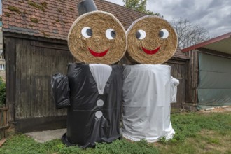 Wedding couple made of straw bales for a wedding celebration, Middle Franconia, Bavaria, Germany