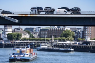 Cargo ship, container freighter, on the Rhine near Düsseldorf, Rheinkniebrücke, Altstadtufer, North