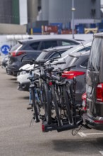 Bicycle carrier, rear carrier for bicycles, which is mounted on a trailer coupling, can transport