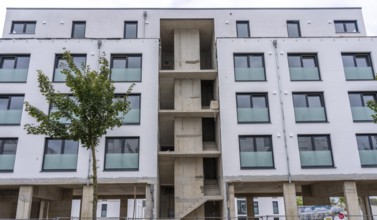 Shell construction, shortly in front of completion of a residential building, new Graf Bismarck