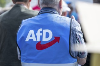 Ludwigshafen: Rally by Joachim Paul (AfD) in Ludwigshafen-Oggersheim***Picture: Close-up of the AfD