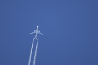 Airbus A350-900 passenger jet aircraft of Singapore airlines flying with a vapour trial or contrail