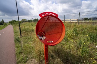 Cycle path near Katwijk, North Brabant, on the river Maas, rubbish bin for cyclists, funnel-shaped,