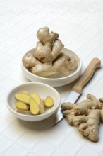 Ginger, ginger tubers and ginger slices in shell