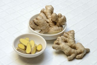 Ginger, ginger tubers and ginger slices in shell