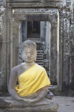 Sandstone Buddha statue, (Bhumispara-mudra: Buddha Gautama at the moment of enlightenment), with