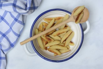 Fried puff noodles in bowl