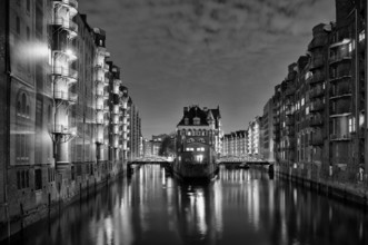 Night view, historic moated castle, warehouses, brick buildings, canal, Hamburger Speicherstadt,