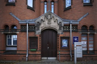 Entrance to Port Police Station No. 2 at Kehrwiederspitze, Hafencity, warehouses, brick buildings,