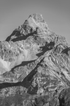 Mountain panorama from the Koblat-Höhenweg on the Nebelhorn across the Obertal with lush green