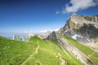 Lisengrat between Säntis and Rotsteinpass, Alpstein, Appenzell, Switzerland