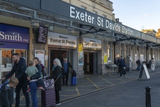 Sign and entrance to Exeter St Davids railway train station, Exeter, Devon, England, UK