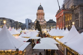Stalls at the Christmas market WeihnachtsZauber Gendarmenmarkt on the Gendarmenmarkt, Berlin, 24.11