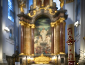 Interior photo, sacrificial candle, choir, altar, main evangelical church of St. Michaelis, Michel