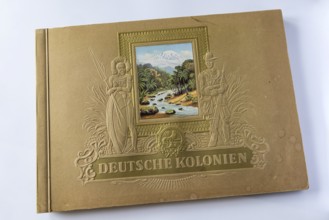 German colonies. An anthology published by Cigaretten-Bilderdienst Dresden from 1936. Germany