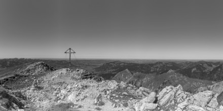 Mountain panorama with summit cross from Großer Dumb, 2280 m, into the Illertal with Grünten, 1738