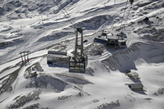 Gletscherbahn gondola to the mountain station of the Zugspitze cable car (2962 m), German side,