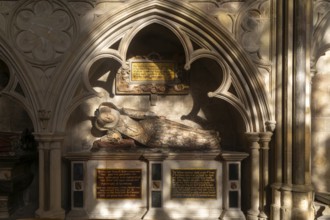 Memorial tomb effigy Lady Dodderidge, died 1617, Exeter cathedral church, Exeter, Devon, England,