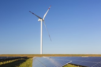 Hybrid power plant combing solar photovoltaic modules and wind turbines, North Frisia,