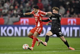 Duel, action Philipp Treu SC Freiburg SCF (29) against Luis Diaz FC Bayern Munich FCB (14) Allianz