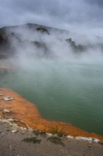 The champagne pool in the Waiotapu geothermal area (Wai-O-Tapu) . Waiotapu, Waikato, North Island,
