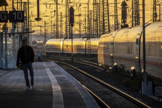 Dortmund Central Station, ICE train on the platform, North Rhine-Westphalia, Germany