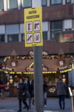 Non-weapons zone in downtown Dortmund, at the Christmas market, prohibition of weapons such as