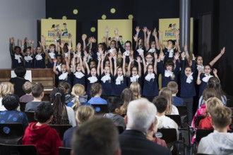 Students sing on the nationwide reading day in the auditorium of Berlin's Robert Reinick Elementary
