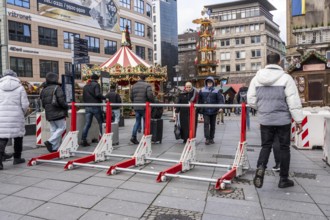 Christmas market in Essen, secured by a mobile anti-terrorist lock, modular, movable barrier