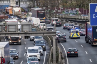 A40 motorway, Ruhrschnellweg, police car, patrol car during an emergency trip with flashing lights,