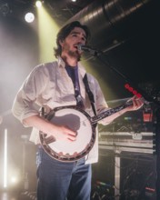 Eoghan McGoo McGrath, banjo player from Kingfishr live in Berlin Gretchen on 14.11.2025