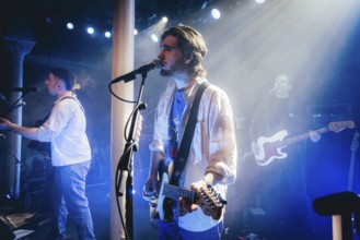 Eoin Fitz Fitzgibbon, guitarist from Kingfishr live in Berlin Gretchen on 14.11.2025