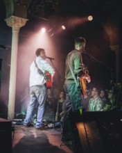 Eddie Keogh (singer) and Eoin Fitz Fitzgibbon (guitarist) from Kingfishr live in Berlin Gretchen on