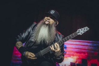 Guitarist Bary Stock from Three Days Grace live on tour 25 at Berlin's Tempodrom on 19.11.2025