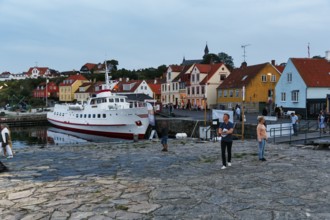 Harbour town, fishing village with half-timbered houses and ferry to the Pea Islands, Christiansø,