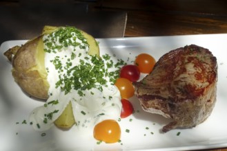 Rump steak, slice of beef, baked potato with quark, herbs, cherry tomatoes, chives, food