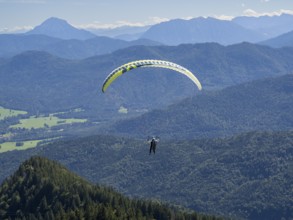 Paraglider am Brauneck, Bavarian Prealps, Isarwinkel, Lenggries, Upper Bavaria, Bavaria, Germany
