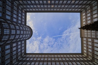Sprinkenhof, Kontorhaus, brick expressionism, Kontorhausviertel, airplane, jet, drawing contrails